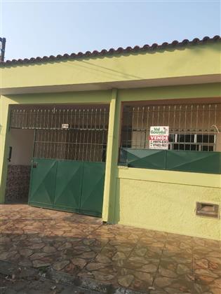 Casa à Venda