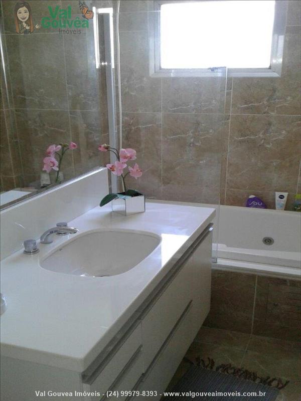 Apartamento para Venda ou Alugar no Comercial em Resende